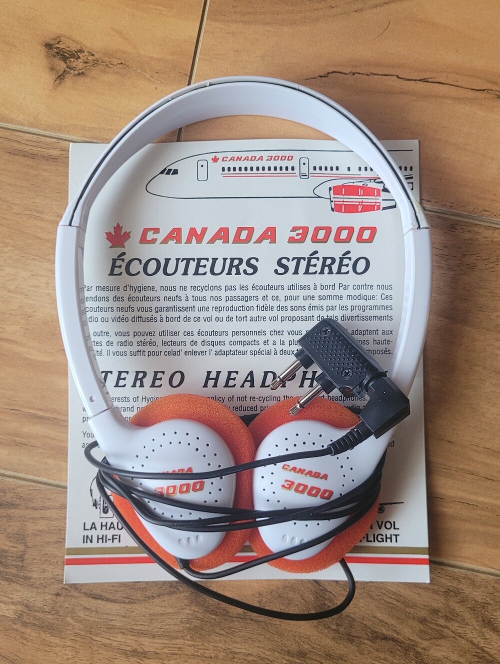Vintage Canada 3000 Airlines White and Orange Stereo Headphones TESTED AND WORKS